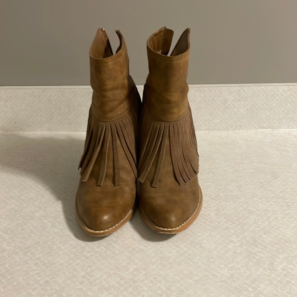 Very Volatile fringe boots size 9